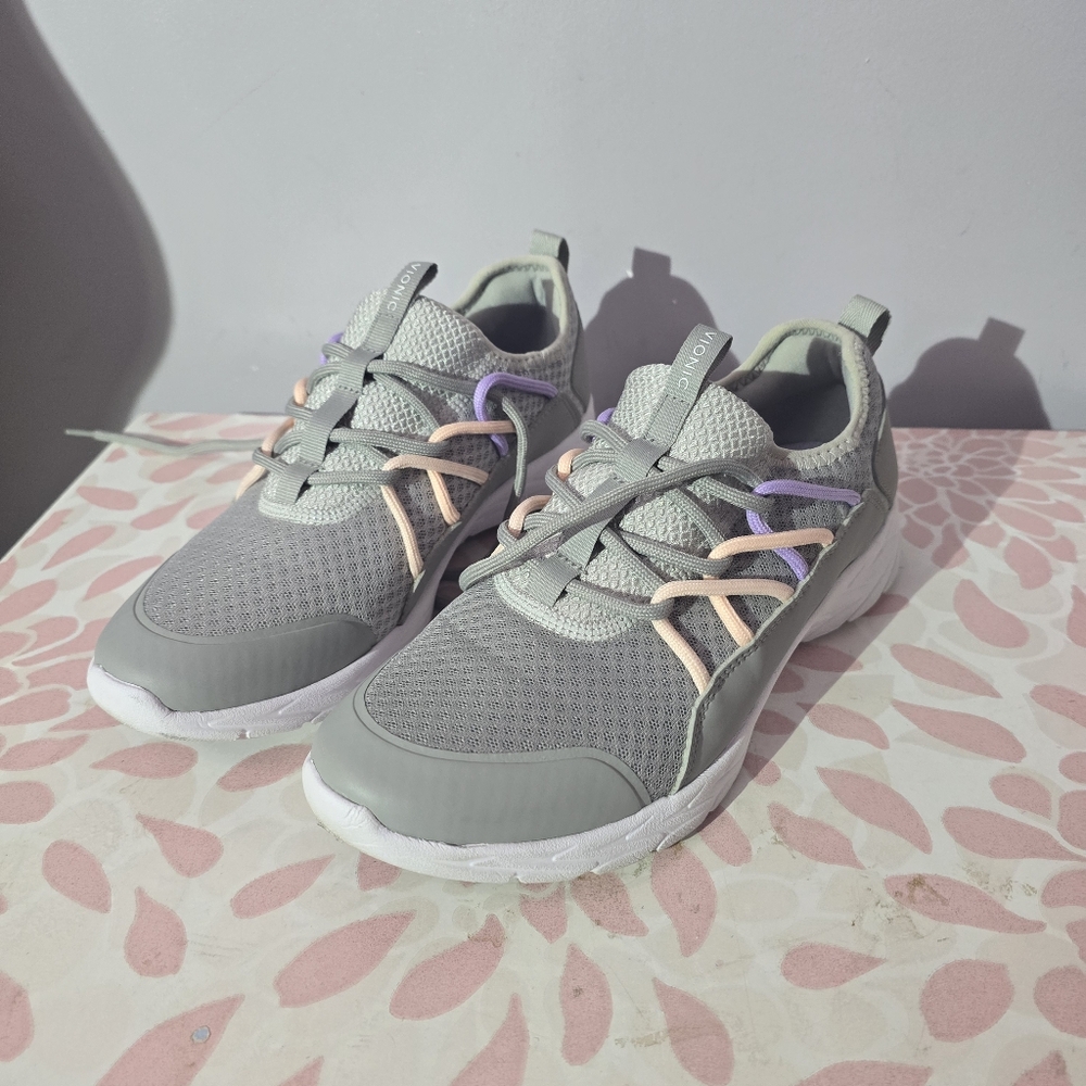 Vionic Grey tie up sneakers zeliya size 8.5